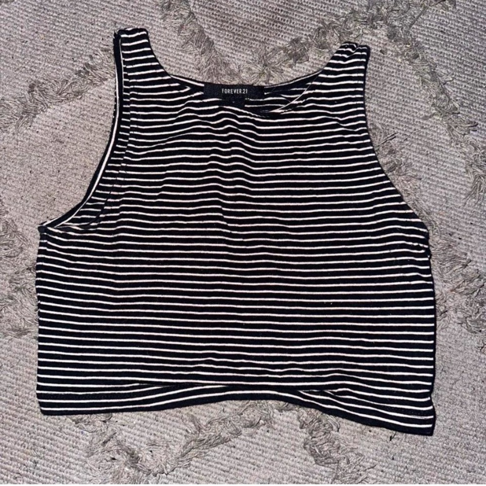 Black and white crop top